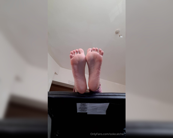 GreatBritishFeet aka solecatcher OnlyFans - The smell of her feet was extremely potent, you can tell from his face