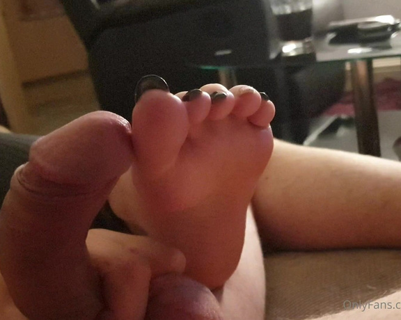 GreatBritishFeet aka solecatcher OnlyFans - Just having some fun on Sunday evening