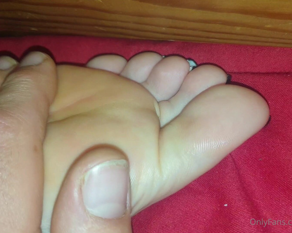 GreatBritishFeet aka solecatcher OnlyFans - Sweaty morning toes, begged to sniffed and sucked