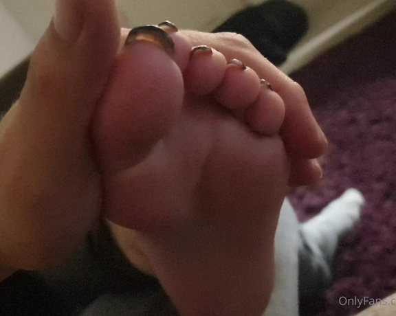 GreatBritishFeet aka solecatcher OnlyFans - I rubbed her feet then her feet rubbed