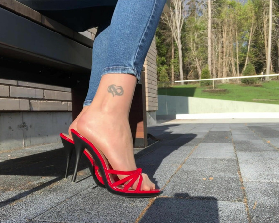 Nylontastica aka nylontastica OnlyFans - Shoeplay on a sunny Sunday afternoon! Wearing tan CdRs and loving the shine) Also,