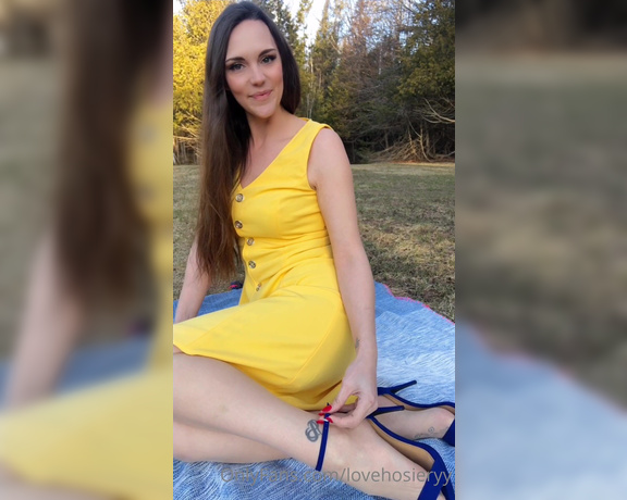 Nylontastica aka nylontastica OnlyFans - Come sit in the park with me  JOI video )