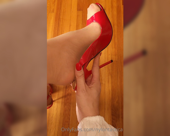 Nylontastica aka nylontastica OnlyFans - A lovely Friday in Wolfords and red heels! A tease is the perfect way