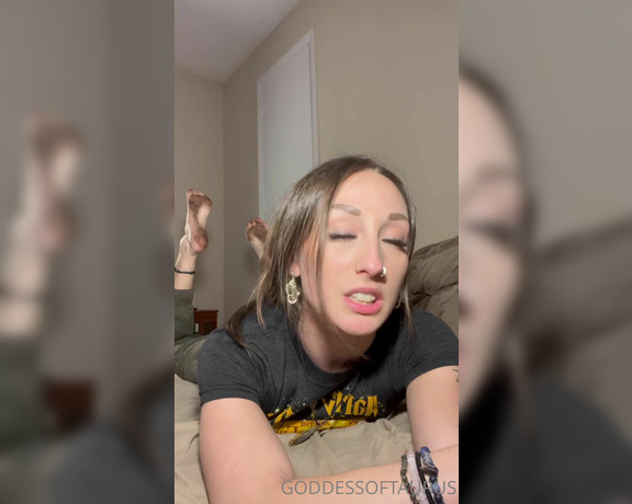 Goddess Crystal aka crystalpalace98xo OnlyFans - It sucks to only be a footlicker and never a pussy fucker! Hahahah