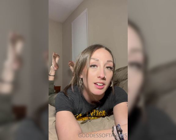 Goddess Crystal aka crystalpalace98xo OnlyFans - It sucks to only be a footlicker and never a pussy fucker! Hahahah