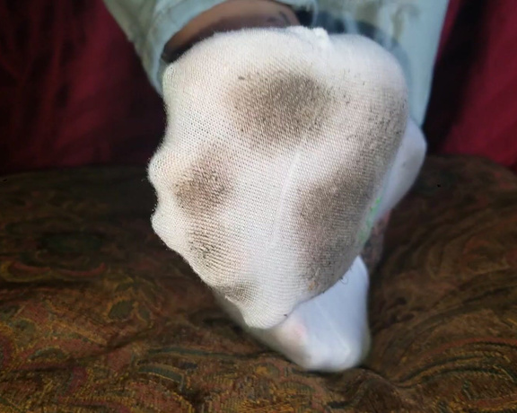 PediqueenSoles aka pediqueensoles OnlyFans - Are these sock too dirty for you