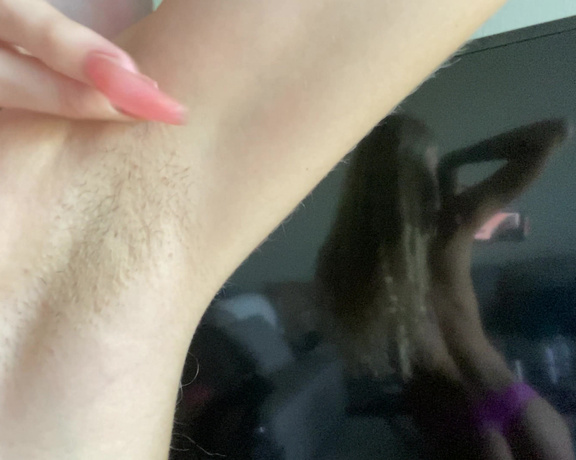 Princess Chelsea aka bowdown2chelsea OnlyFans - Stinky armpit !!