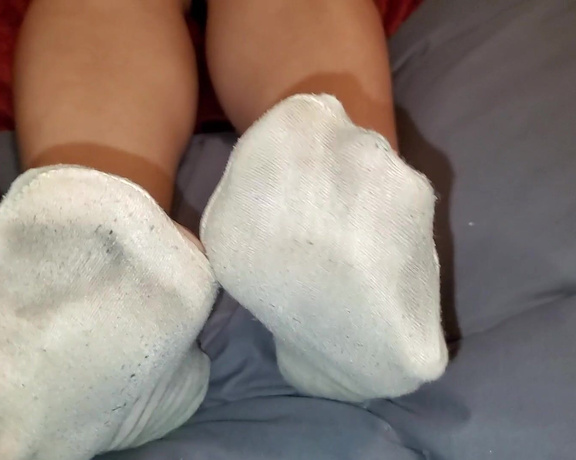 PediqueenSoles aka pediqueensoles OnlyFans - My flats are falling apart