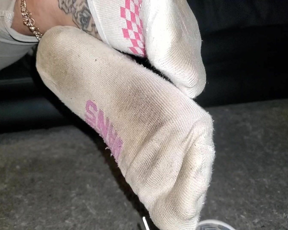 PediqueenSoles aka pediqueensoles OnlyFans - Waiting for your moisturizer