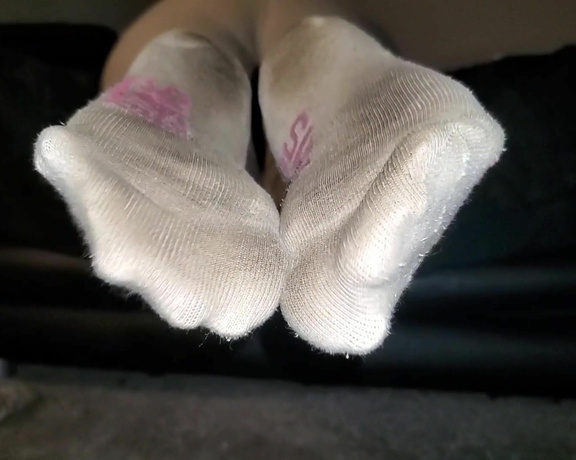 PediqueenSoles aka pediqueensoles OnlyFans - Waiting for your moisturizer