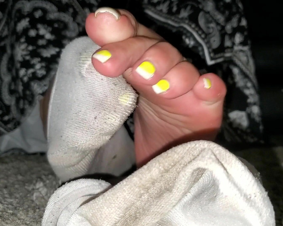 PediqueenSoles aka pediqueensoles OnlyFans - Have you ever gagged on dirty socks before