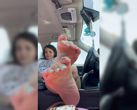 PediqueenSoles aka pediqueensoles OnlyFans - Smelly car sessions