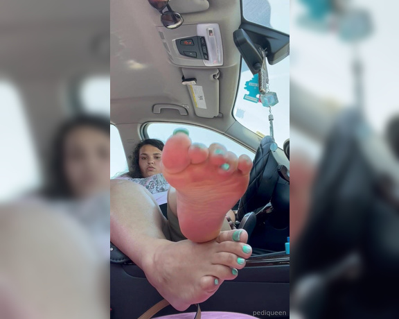 PediqueenSoles aka pediqueensoles OnlyFans - Smelly car sessions