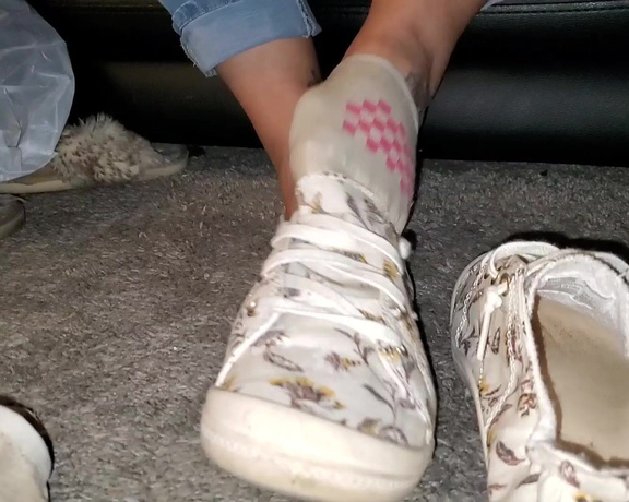PediqueenSoles aka pediqueensoles OnlyFans - Imagine me taking my feet out these shoes and placing them on your face