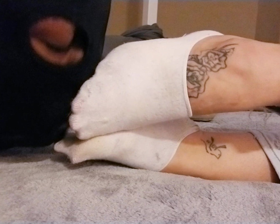 PediqueenSoles aka pediqueensoles OnlyFans - Enjoy my sweaty socks