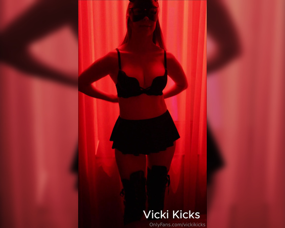 Vicki Kicks aka vickikicks OnlyFans - Have a nice Sunday, gentlemen