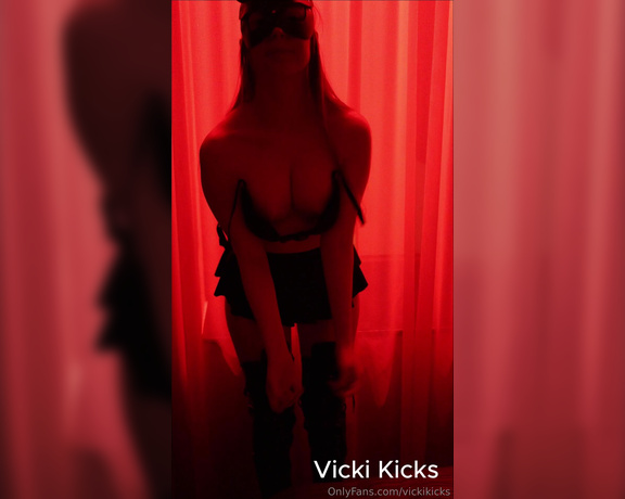 Vicki Kicks aka vickikicks OnlyFans - Have a nice Sunday, gentlemen