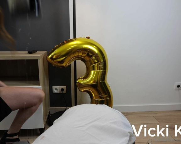 Vicki Kicks aka vickikicks OnlyFans - I added this funny video on Twitter on the occasion of 3 000 followers