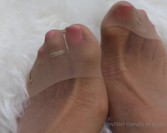 Princess Chelsea aka bowdown2chelsea OnlyFans - Nothing matters like my pretty feet, nothing gets in your head like these size 9s