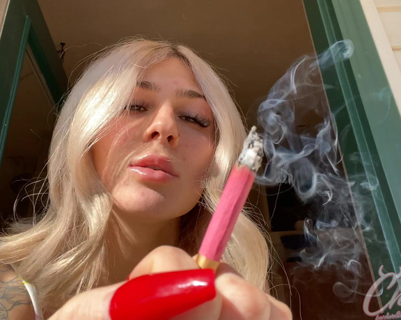 Princess Chelsea aka bowdown2chelsea OnlyFans - 16 second snippet from my smoking clip