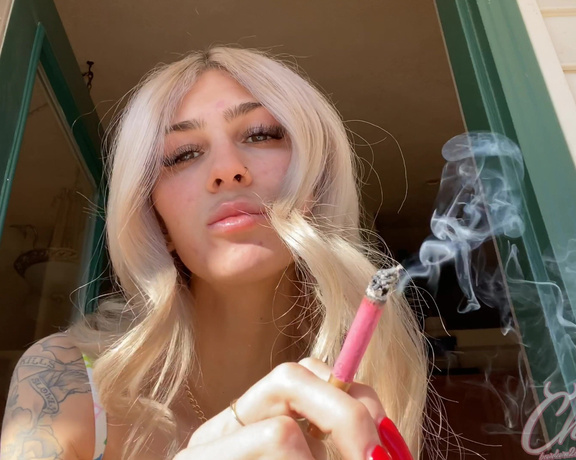 Princess Chelsea aka bowdown2chelsea OnlyFans - 16 second snippet from my smoking clip