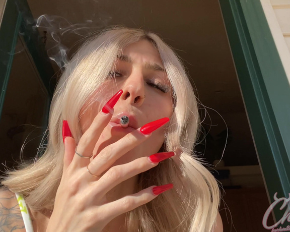 Princess Chelsea aka bowdown2chelsea OnlyFans - 16 second snippet from my smoking clip