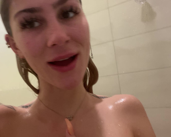 Princess Chelsea aka bowdown2chelsea OnlyFans - I bet you wanna see the rest so bad, to bad you’re a beta !