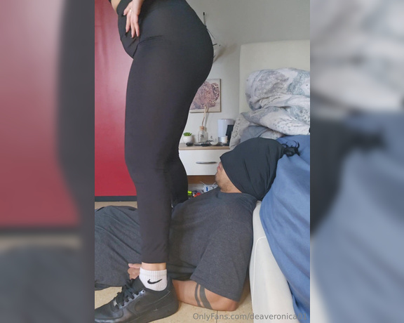 DeaVeronica01 aka deaveronica01 OnlyFans - Since summer is coming fast Im gonna use every opportunity to workout An ass worship session