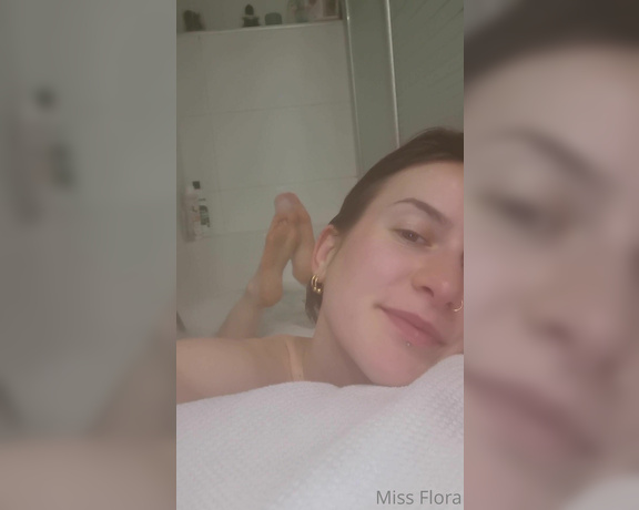 Miss Flora aka missfloraberlin OnlyFans - Good Night