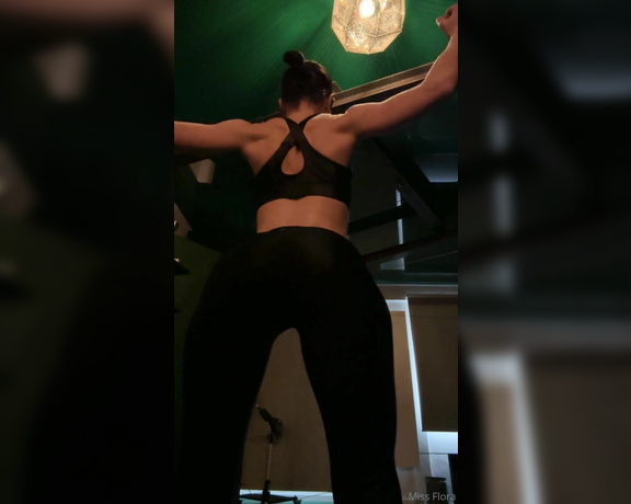 Miss Flora aka missfloraberlin OnlyFans - A little clip for you to relax from this long week Are you into wrestling