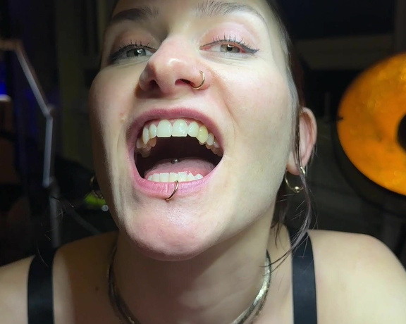 Miss Flora aka missfloraberlin OnlyFans - See me get my sharp teeth into my biting sub for the second time on video