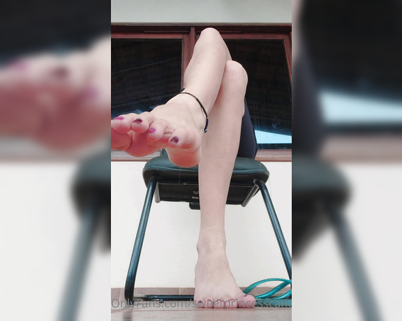 SweetPrincessCandy aka sweetprincesscandy OnlyFans - You gotta deserve my attention, little worm ignore video giantess pov