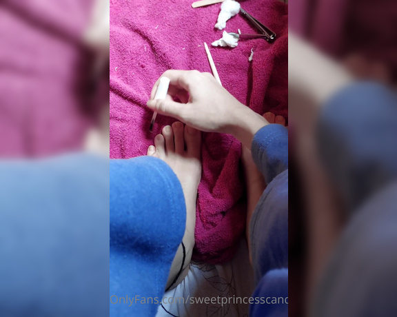 SweetPrincessCandy aka sweetprincesscandy OnlyFans - Tried recording a lil bit of the process of doing my nails )) it was hard