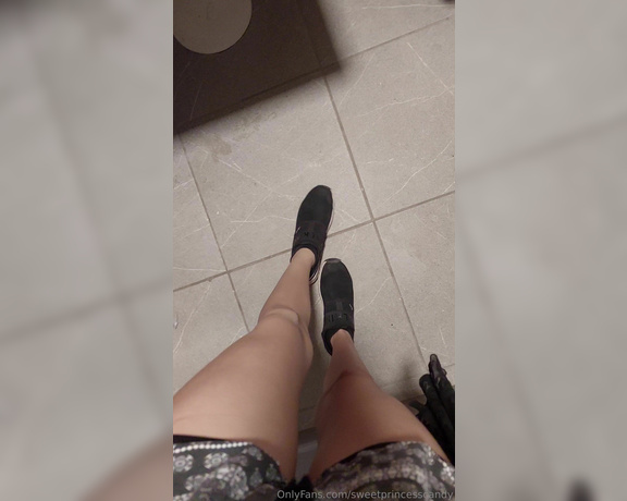 SweetPrincessCandy aka sweetprincesscandy OnlyFans - Random bathroom sneakers and socks removal XD things Id send you out of the blue