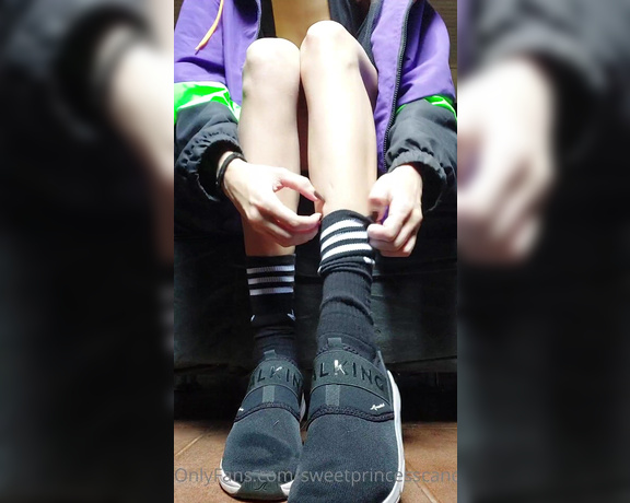 SweetPrincessCandy aka sweetprincesscandy OnlyFans - Shoe removal showing off my black long socks