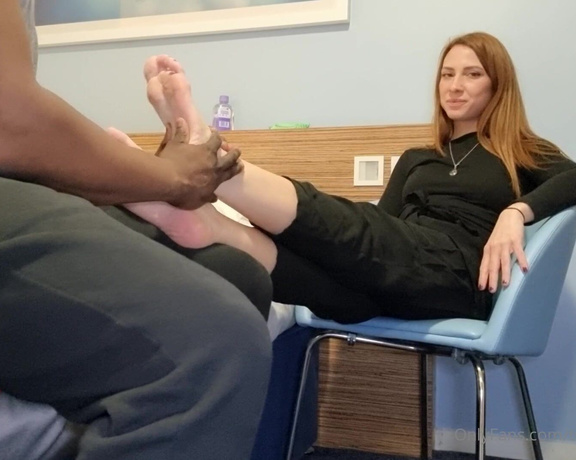 Toes Before Bros aka toesbeforebros_ OnlyFans - This session with @misstressroux started with me giving her the foot massage she deserves before the