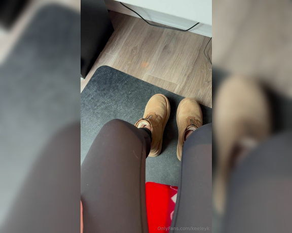 Keeley Kennedy aka keeleyk OnlyFans - My feet are just so hot in these Uggs today! Like and comment if you enjoy