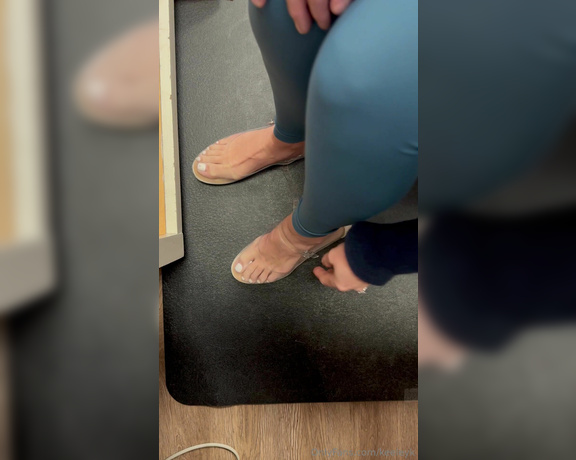 Keeley Kennedy aka keeleyk OnlyFans - My feet get so so sweaty at work all day and omg these clear flats