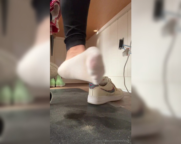 Keeley Kennedy aka keeleyk OnlyFans - Omg my feet get wet with sweat in these Air Force Ones! Don’t you wish