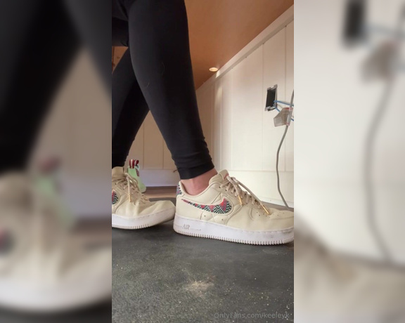 Keeley Kennedy aka keeleyk OnlyFans - Omg my feet get wet with sweat in these Air Force Ones! Don’t you wish