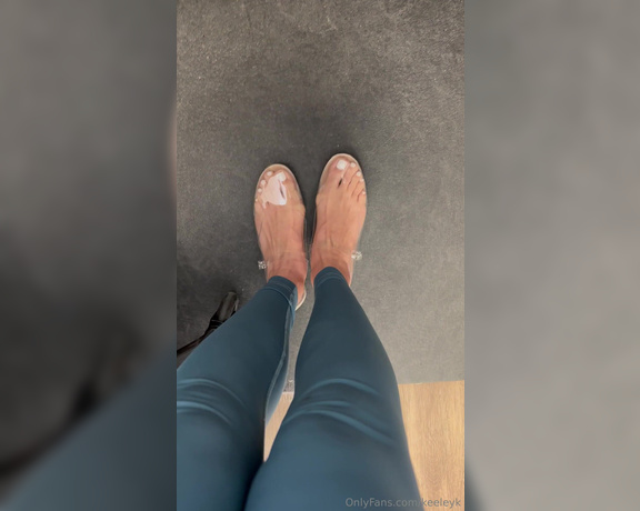 Keeley Kennedy aka keeleyk OnlyFans - My feet get so so sweaty at work all day and omg these clear flats