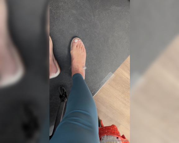 Keeley Kennedy aka keeleyk OnlyFans - My feet get so so sweaty at work all day and omg these clear flats