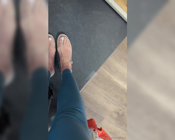 Keeley Kennedy aka keeleyk OnlyFans - My feet get so so sweaty at work all day and omg these clear flats