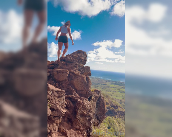Astrodomina aka astrodomina OnlyFans - Summited another mountain in Kaua’i today with my bare feet! I’m gonna need another foot massage