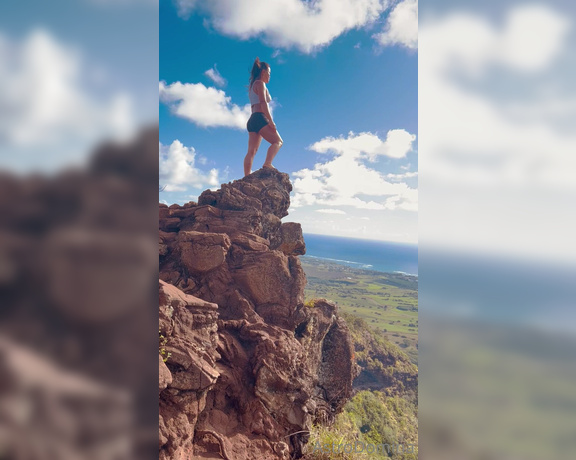 Astrodomina aka astrodomina OnlyFans - Summited another mountain in Kaua’i today with my bare feet! I’m gonna need another foot massage