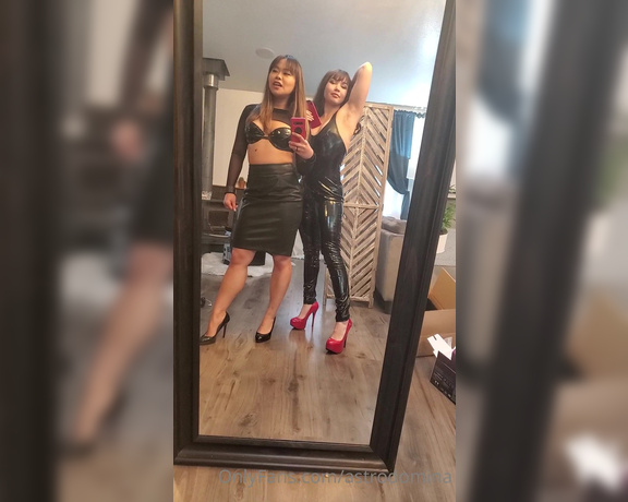 Astrodomina aka astrodomina OnlyFans - BTS with Raevyn Rose!