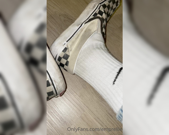 Empress Ellie aka emprellie OnlyFans - What a combi Dirty, stinky, sweaty and worn out Vans and Nike crew socks