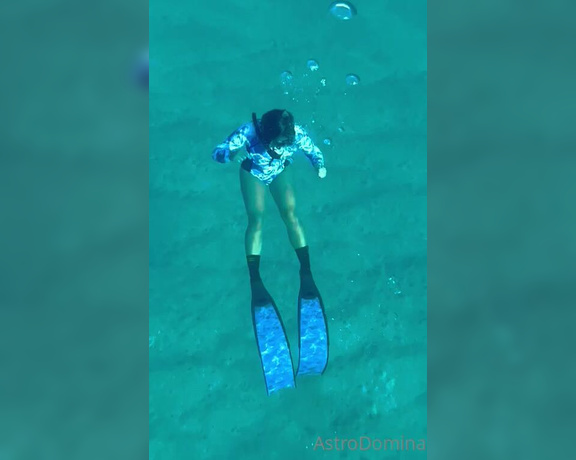 Astrodomina aka astrodomina OnlyFans - Live, Laugh, Dive deep underwater