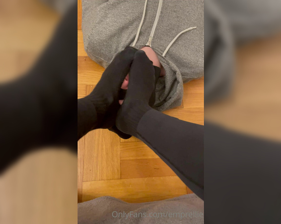 Empress Ellie aka emprellie OnlyFans - Here you go Watch how I make my foot bitch sniff my sweat soaked gym