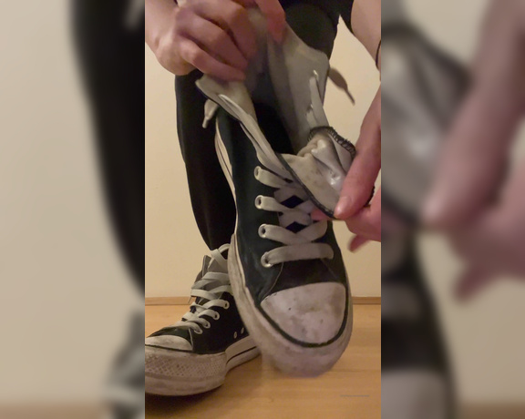 Empress Ellie aka emprellie OnlyFans - Goddess Lina wants to get rid of her very stinky & worn out Chucks she wears